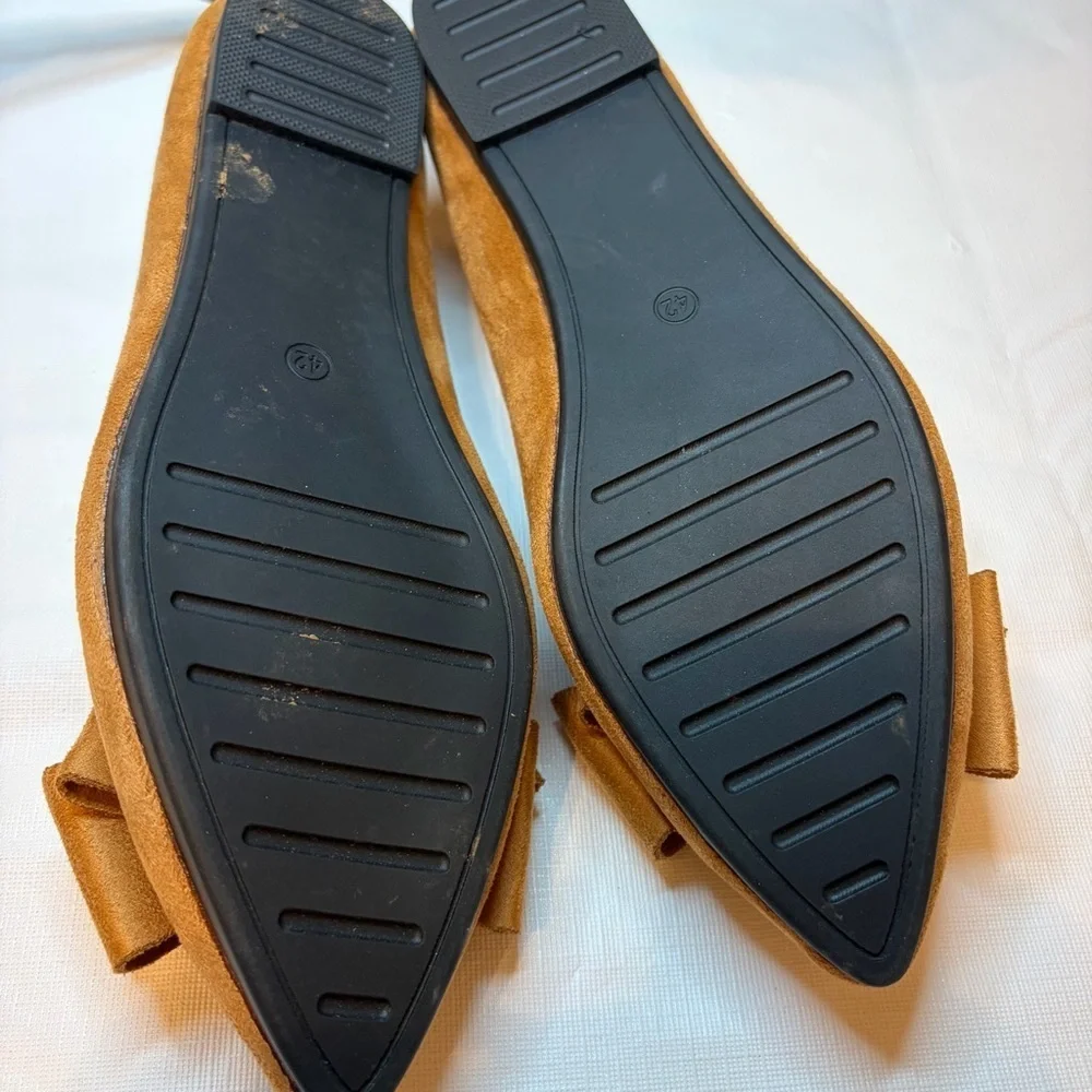 Chic Suede Bow Loafers in Tan